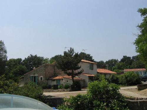 Saint-Mathurin Bed & Breakfast | Family-Friendly Stay at Le Puy Babin with Pool & Breakfast