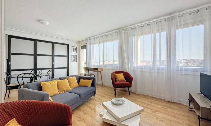 La Gare Apartment | Le quai 52 - Spacious & Bright & Railway Station