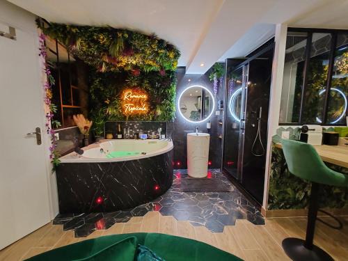 Saint-Leu Apartment | Romantic Escape at Le Quai Amiénois with Spa & Hot Tub