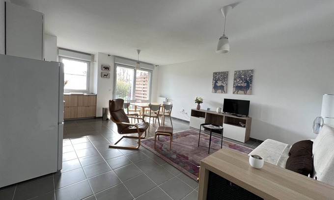 Blagnac Apartment | Convenient Le Quinze Sols: Family-Friendly Near Airport