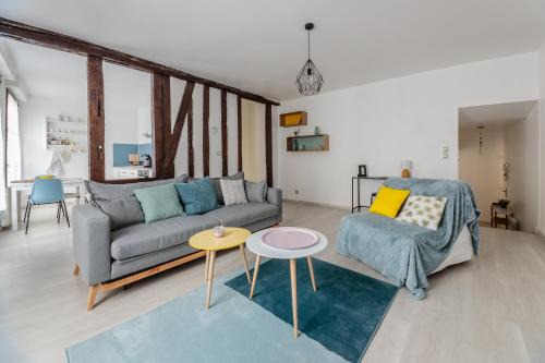 Chalons-en-Champagne Apartment | Budget-Friendly Stay at Le République - Child-Friendly Haven