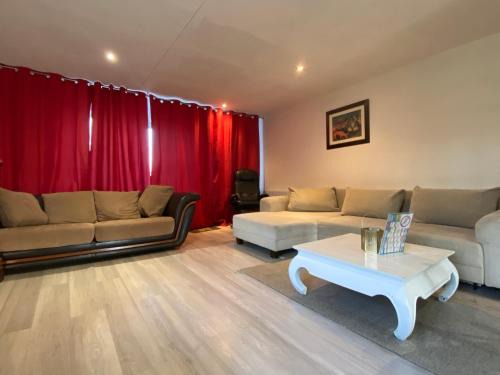 Raddon-et-Chapendu Apartment | Gîte dû Raddon: Pet-Friendly Retreat with Breakfast Included