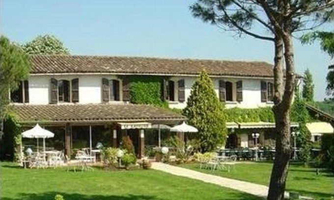Montaigut-sur-Save Hotel | Relax at Le Ratelier: Oceanfront Escape with Pool Access