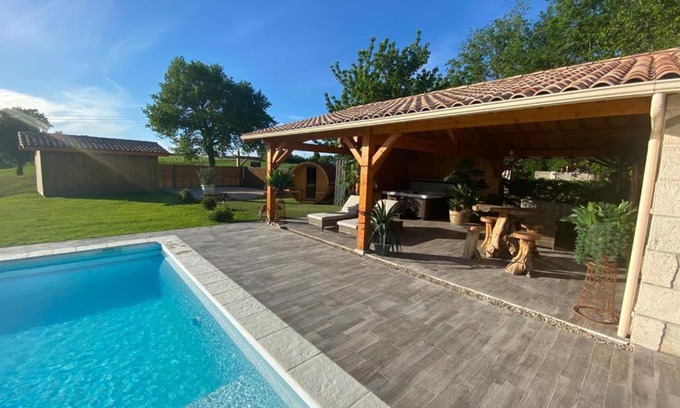 Eymet House | Indulgent Le Refuge des Épicuriens: 5-Star Spa Retreat