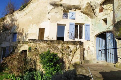 Bourre House | Explore Le Refuge des Elfes: Pet-Friendly Family Retreat