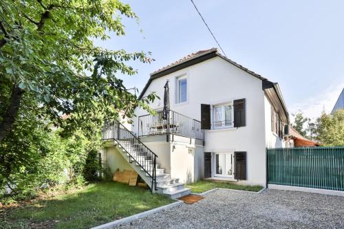 Brunstatt-Didenheim Apartment | le refuge fleuri T5 avec terrasse et jardin