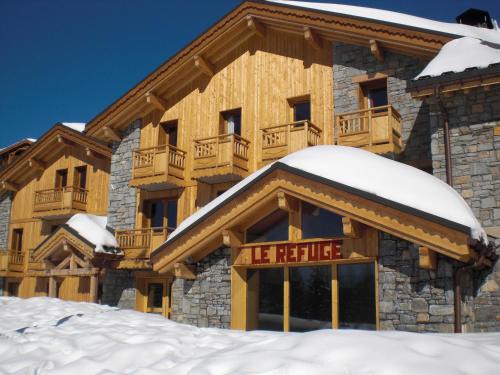 Les Eucherts Apartment | Pet-Friendly Le Refuge: 4-Star Escape with Private Pool