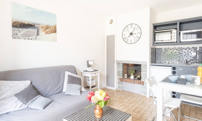 Courseulles-sur-Mer Apartment | Stay at Le Regina Rifle - Cozy Apartment with Garden Access