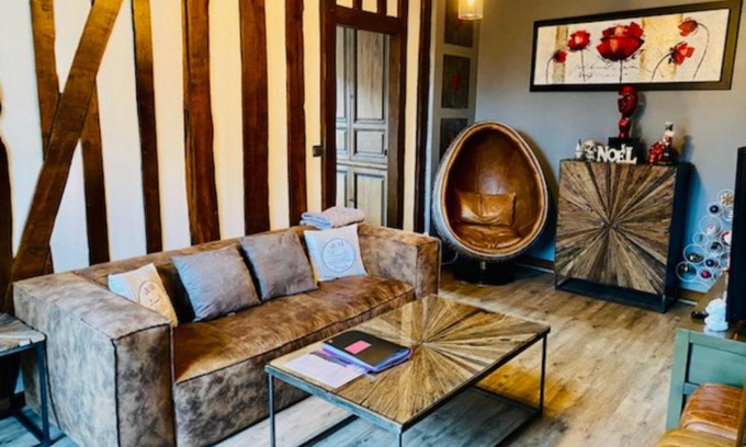 Les Veneurs Apartment | Experience Le relais d'Eugènie in the City Center