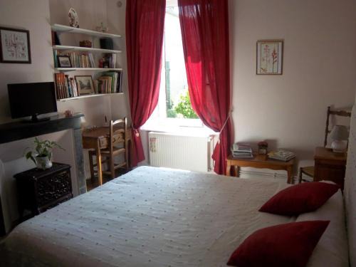 Bar-le-Duc Apartment | Pet-Friendly Retreat at Le Relais De Marbot for Families