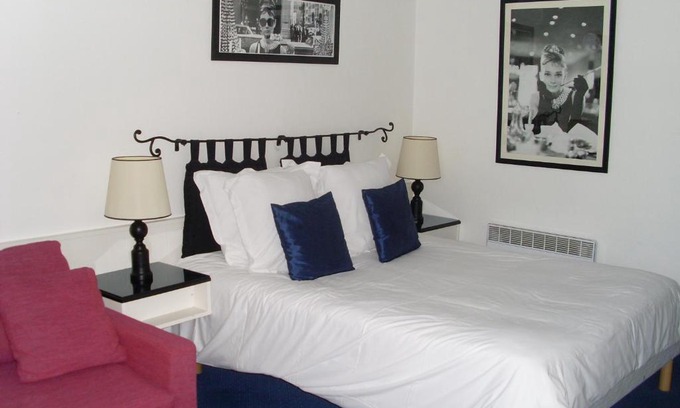 Saulx-les-Chartreux Hotel | Discover Le Relais Des Chartreux: Pet-Friendly Retreat