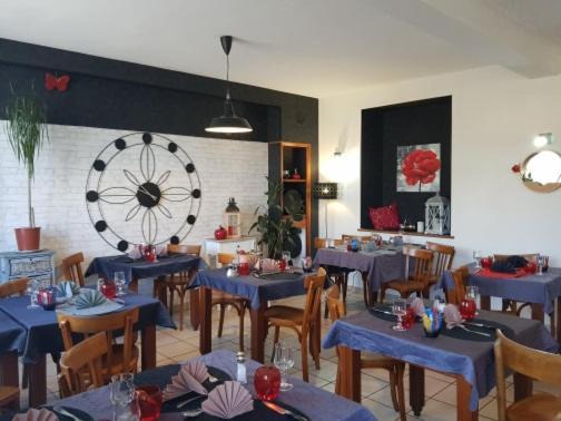 Blessac Hotel | Discover le relais des forêts: Pet-Friendly Getaway