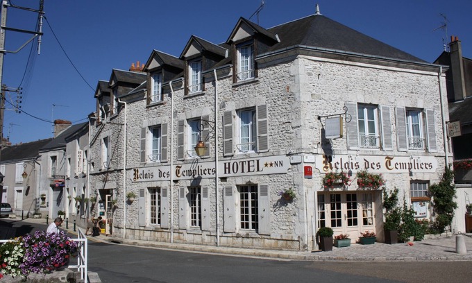 Beaugency Hotel | Discover Le Relais des Templiers: Family-Friendly Retreat