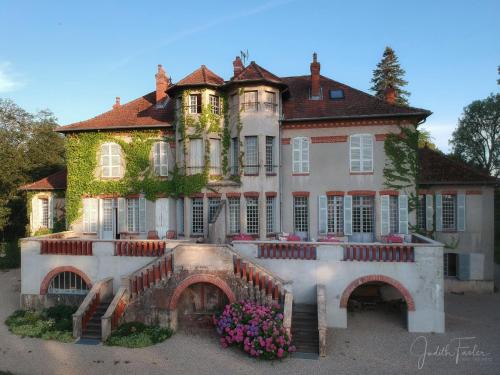 Ciel Bed & Breakfast | Scenic Le Relais du Doubs: Oceanfront Bliss Awaits