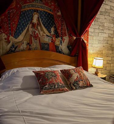 Morlaix Apartment | Magical Stay at Le Repaire des Sorciers - Child Friendly