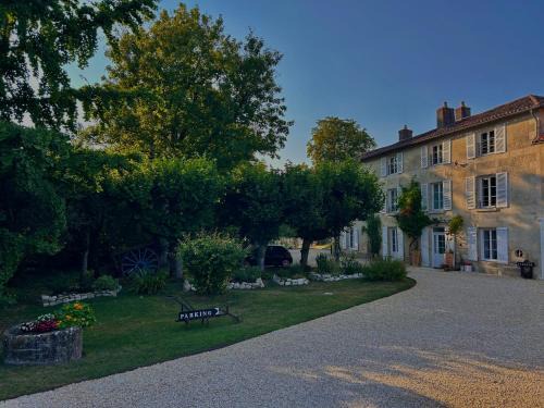 Chasseneuil-du-Poitou House | Experience Oceanfront Bliss at LE REPAIRE gîte 4 étoiles