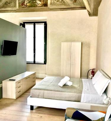 Old Town Apartment | Cozy Stays at Le Residenze di Mantova with Hot Tub & Breakfast