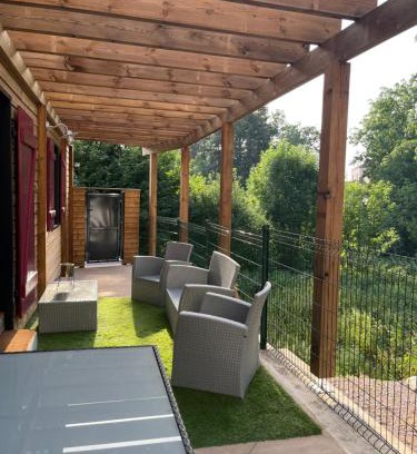 Eloyes Apartment | Outstanding Stay at Le Retro: Pet Friendly & Hot Tub Awaits