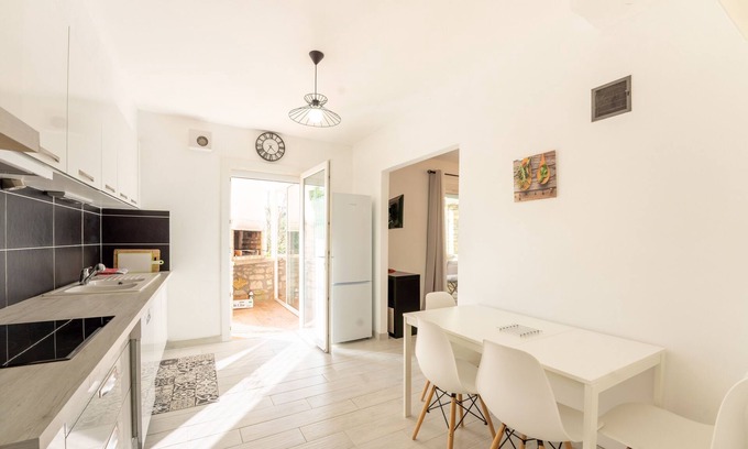 Salavas Apartment | Relax at Le Rieusset: Family-Friendly 3-Bedroom Retreat