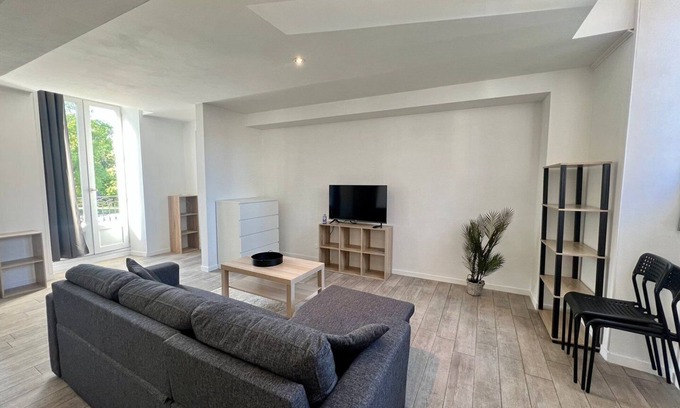 Poitiers Apartment | Experience Le Rivage du Clain: Family-Friendly Retreat