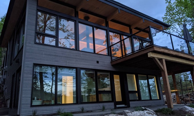 Wakefield Cottage | Experience Le Riverain: Modern Cottage by the River