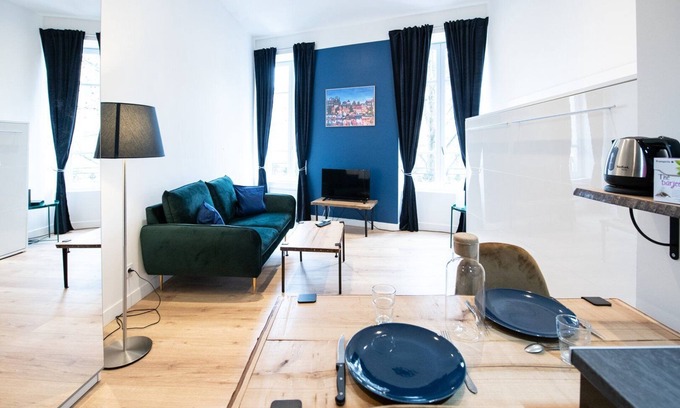 Vaise Apartment | Modern Studio Near Valmy with Kitchen & Breakfast Included