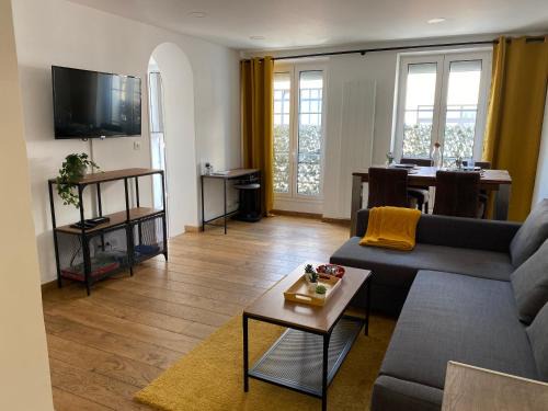 Charenton-le-Pont Apartment | Discover Le Roofound: Family-Friendly Near Porte de Paris