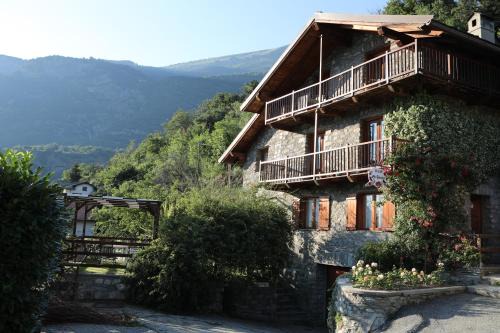 Saint-Vincent Bed & Breakfast | Discover Le Rosier B&B: Oceanfront Retreat with Breakfast