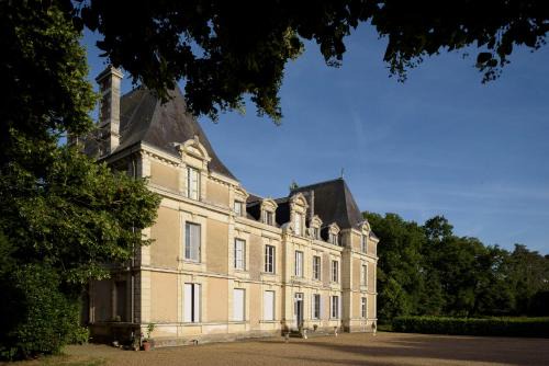 Saint-Clement-de-la-Place House | Family-Friendly Escape at Le Rossay with Great Reviews