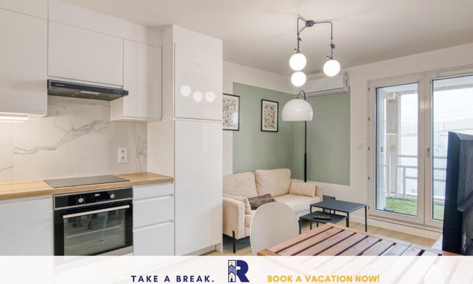 Quartier Croix-Daurade House | Bright and Cozy Le Rostand with Kitchen & WIFI Access