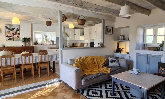 Fontanes-du-Causse Villa | Exceptional le Roudoulous: Ocean View & Pet Friendly Stay