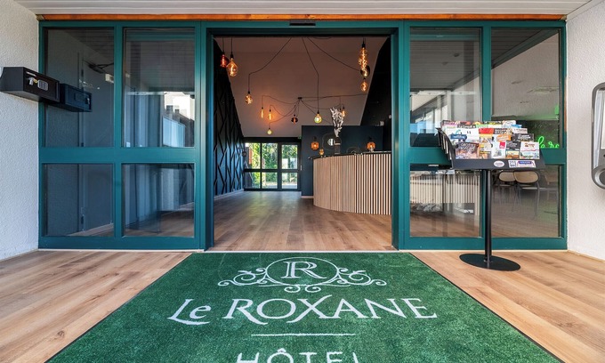 Saint-Laurent-des-Vignes Hotel | Elegant Le Roxane: Pool, Spa & Family-Friendly Amenities