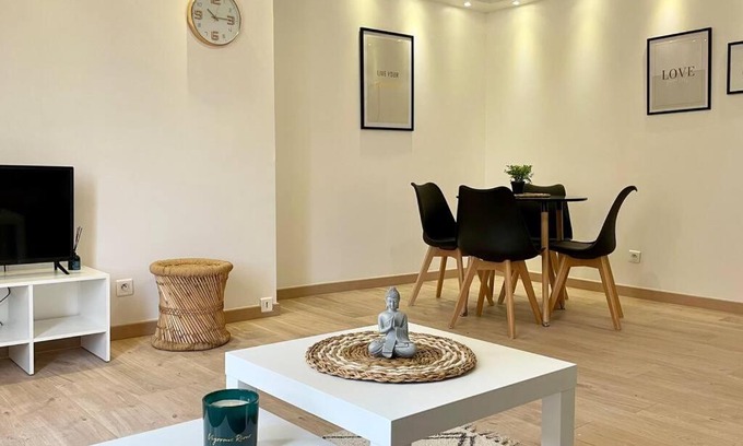 Nogent-sur-Oise Apartment | Comfortable Le Royal Cosy - Family-Friendly Near Chantilly