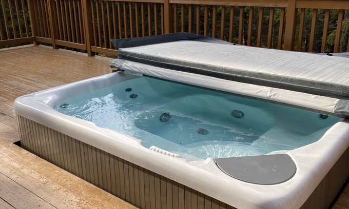 Saint-Luc-de-Bellechasse Ski Chalet | Le RUSTIK SPA privé/Table de Billard/foyer 5 rooms:9 queen-size beds-2 sofa beds