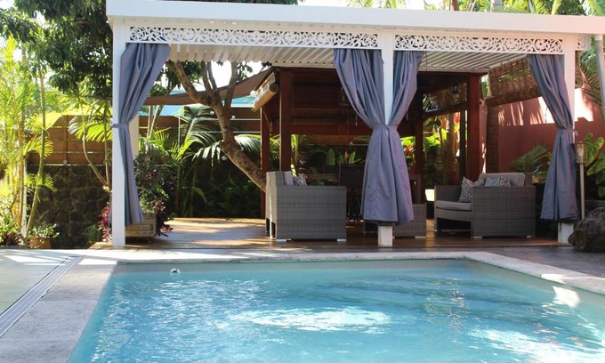 Saint-Benoit Apartment | Relax at Le Rubinjo: Oceanfront Apartment with Pool