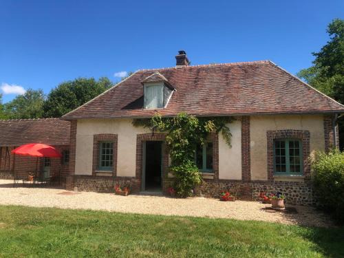 Bois-Normand-Pres-Lyre House | Pet-Friendly Retreat at Le Rucher with Breakfast Included