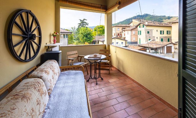 Vezzano sul Crostolo Bed & Breakfast | Pet-Friendly Retreat at Le Ruote with Breakfast Included