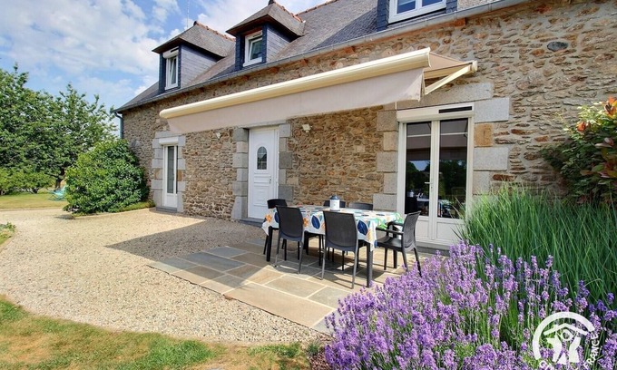 Saint-Donan House | Family-Friendly House with Pool and Kitchen Amenities