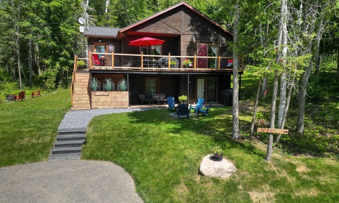 Pohenegamook Ski Chalet | Relax at Le Rustique Moderne with Kitchen & Breakfast Included