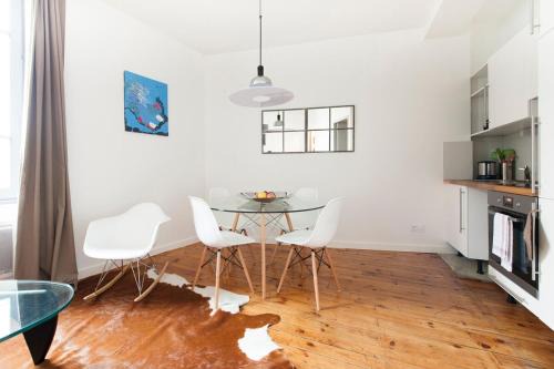 Carmes Apartment | Family-Friendly Retreat at Le Sage with 9.5/10 Guest Rating