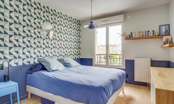Saint-Cyr-l'Ecole Apartment | Discover Le Saint Cyr: Family and Pet-Friendly Retreat