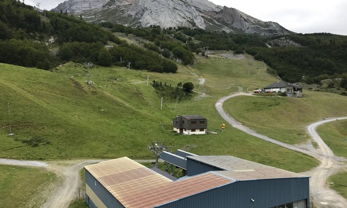 Eaux-Bonnes Apartment | Gourette Getaway at Le Skidoux: Family-Friendly Comfort