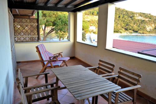 Cavoli Apartment | Discover Le Soleil: Pet-Friendly Oceanfront Retreat