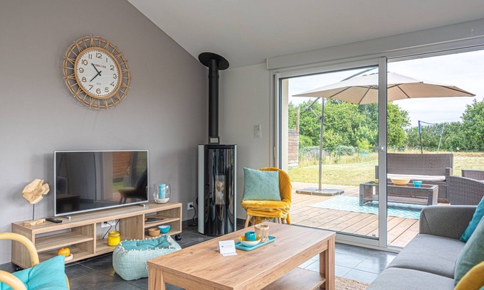 Sene House | Family-Friendly Le Soleil Levant near Gulf of Morbihan