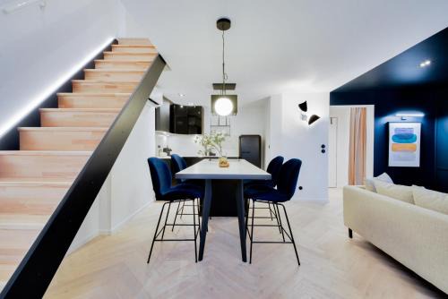 Poincare - Foch - Anatole France - Croix de Bourgogne Apartment | Unforgettable Stays at Le Splendide de Poincaré Hotel