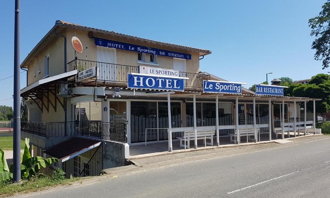 Beaumont-sur-Leze Hotel | Discover LE SPORTING: Pet-Friendly Bliss for Families