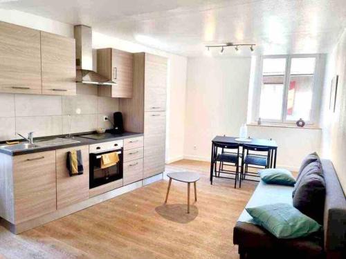 Meximieux Apartment | Pet and Child Friendly Stay at Le St Apollinaire n°2