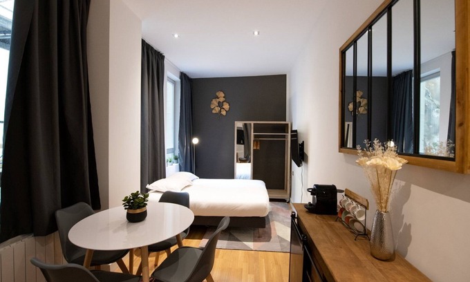 Les Cordeliers Apartment | Inviting Le St Germain - Central Studio with Breakfast & Kitchen