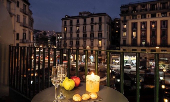 Mergellina Bed & Breakfast | Discover Le stanze del Barone: Family-Friendly Comfort