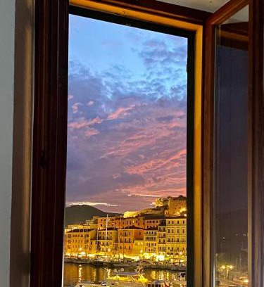 Portoferraio Old Town House | Oceanfront Retreat at Le Stanze sul Mare - Rated 9.1/10